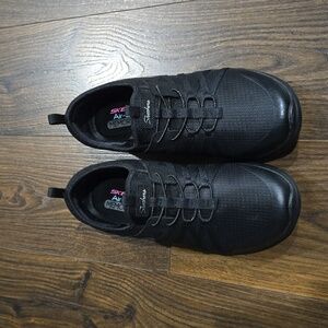 Like new size 7.5 women's slip on Skechers.